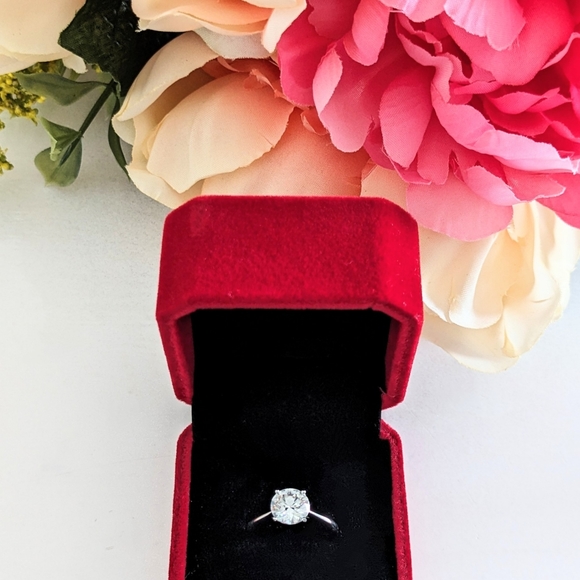 2CT Stunning Authentic Moissanite 4 Prong Engagement Bridal Wedding Ring-Size 7 - Picture 3 of 5